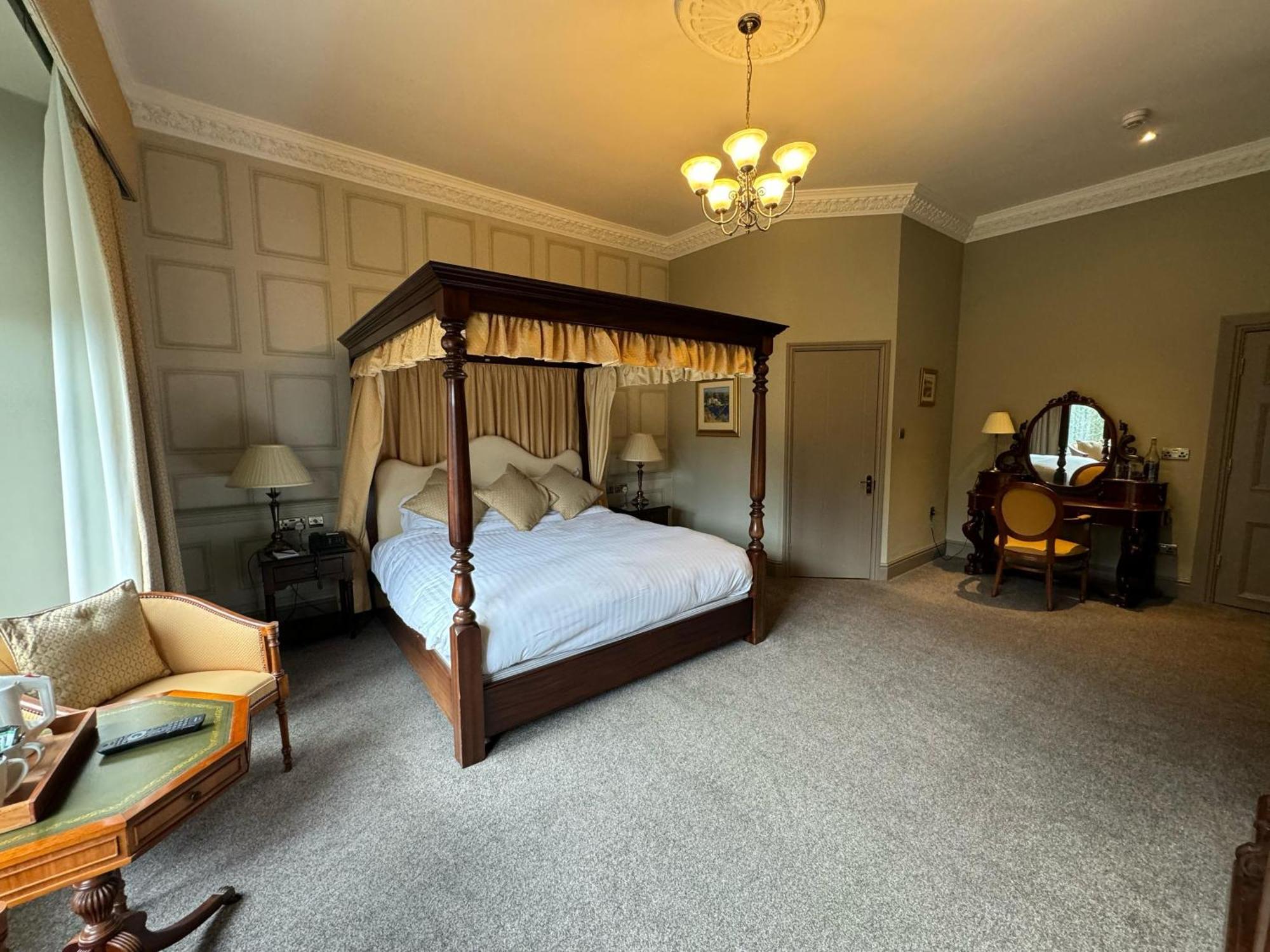 Four Poster Room